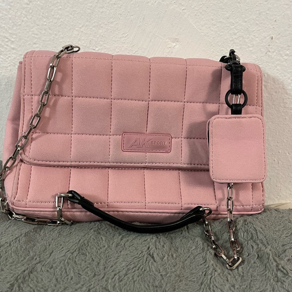 Medium size shoulder bag